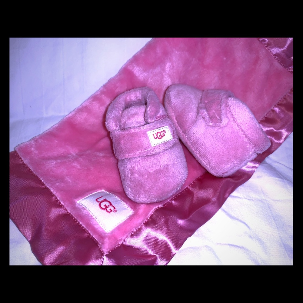 Baby UGG boots and blanket